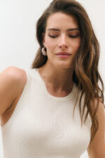 Shell Hoop Earring - Image 3